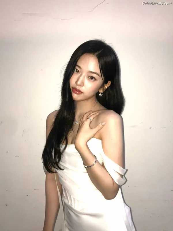 An Yujin photo 21 of 771