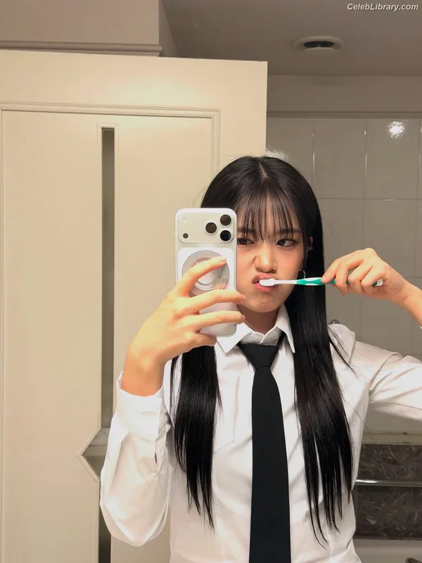 An Yujin photo 13 of 771
