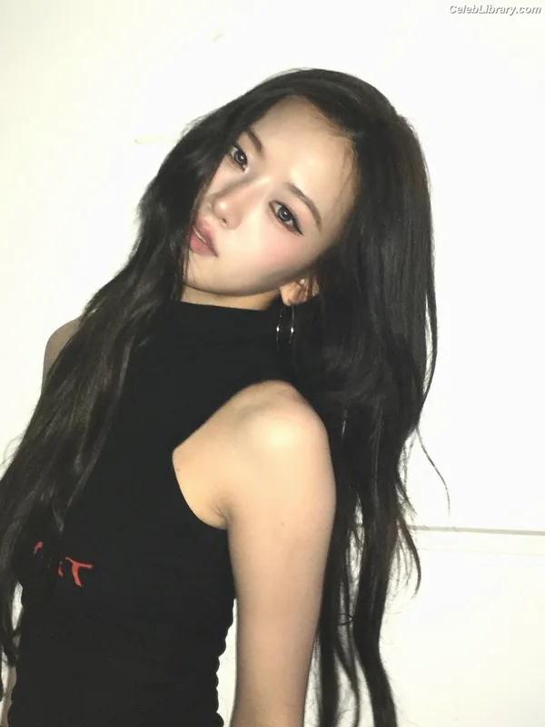 An Yujin photo 21 of 771