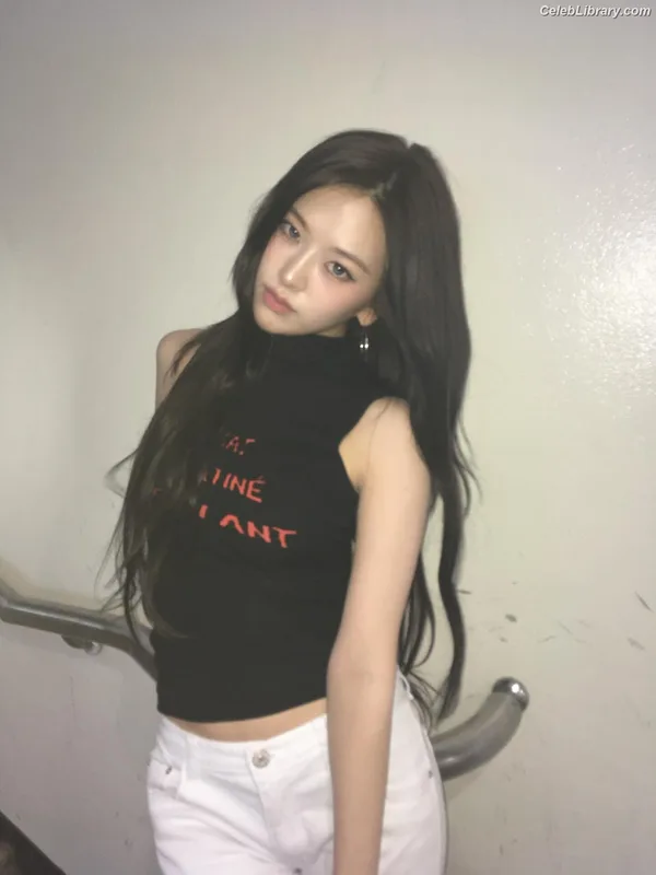 An Yujin photo 22 of 771