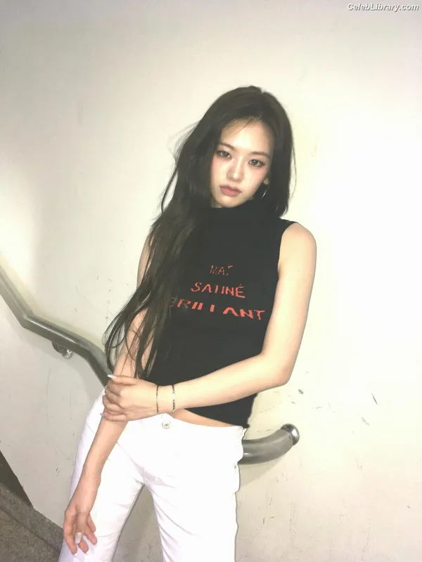 An Yujin photo 1 of 771
