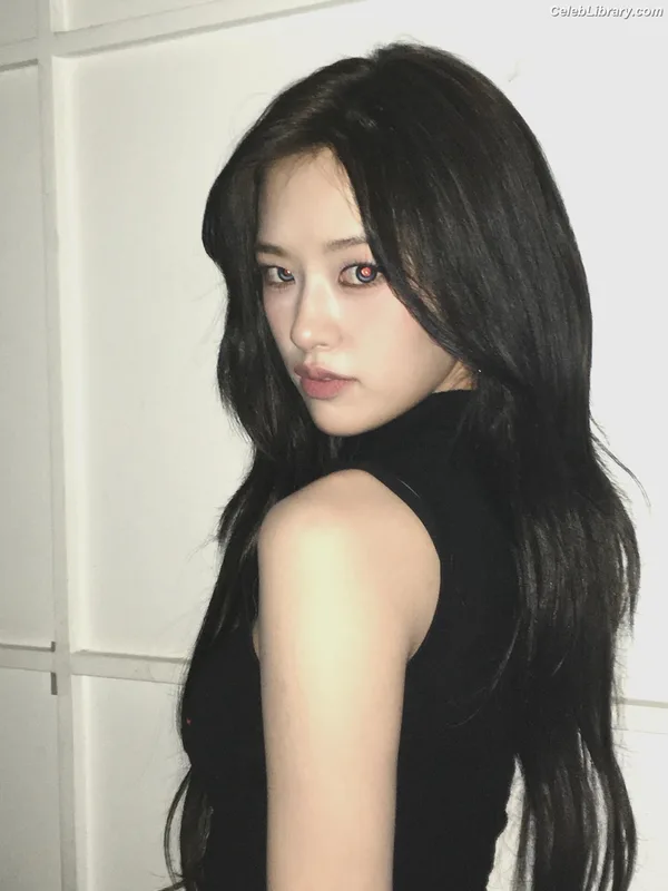 An Yujin photo 2 of 771