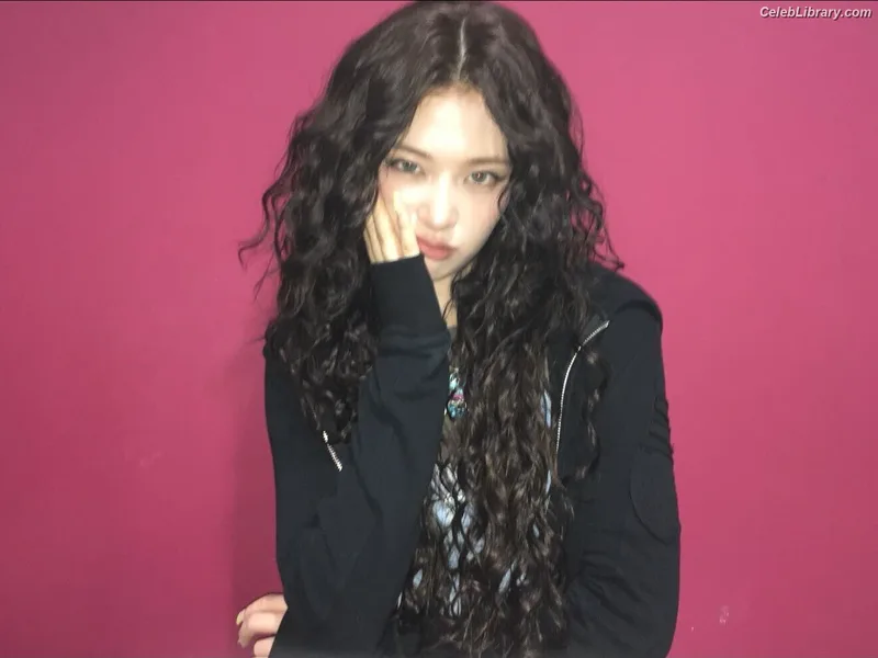 An Yujin photo 9 of 771