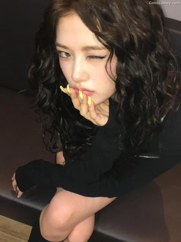 An Yujin photo 11 of 771