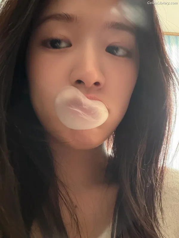 An Yujin photo 16 of 771
