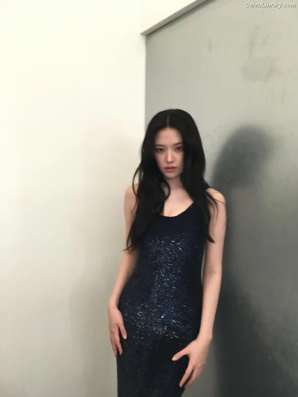 An Yujin photo 21 of 771