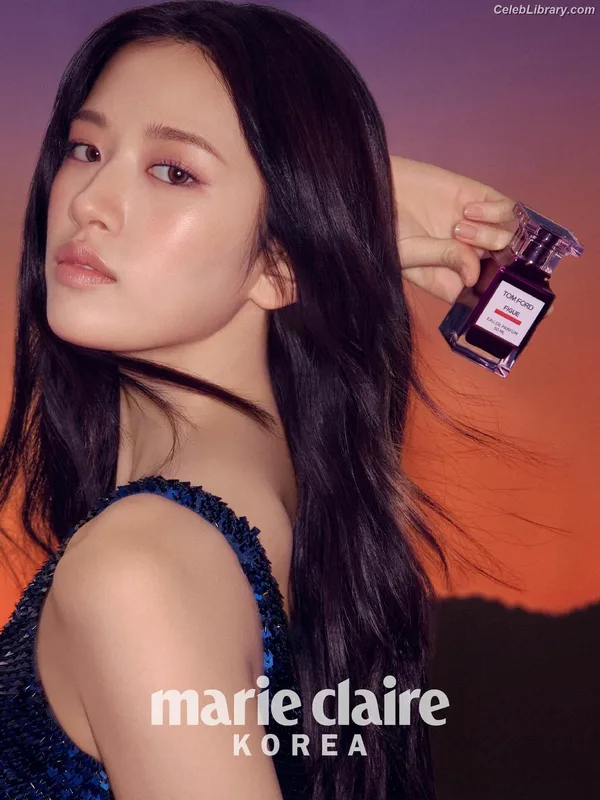 An Yujin photo 4 of 771
