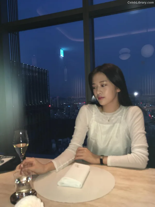 An Yujin photo 5 of 771