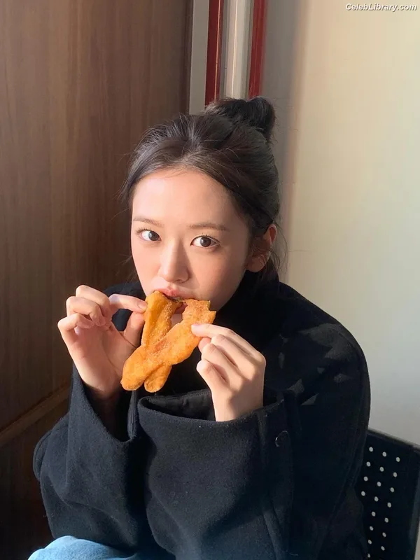 An Yujin photo 9 of 771