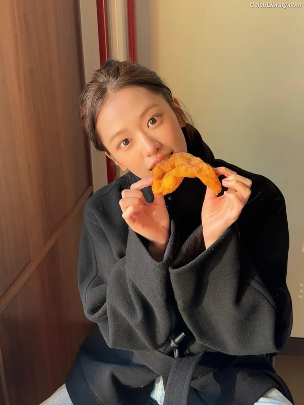 An Yujin photo 10 of 771