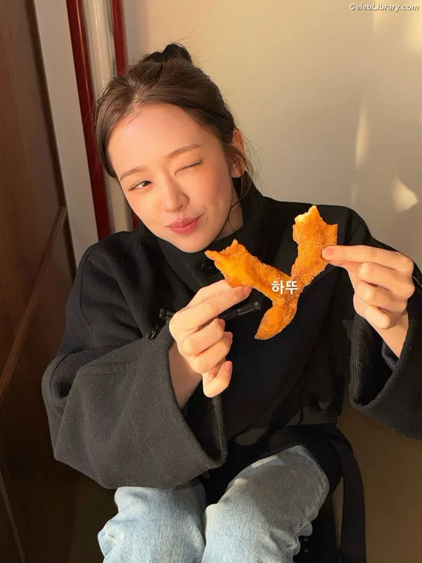 An Yujin photo 11 of 771