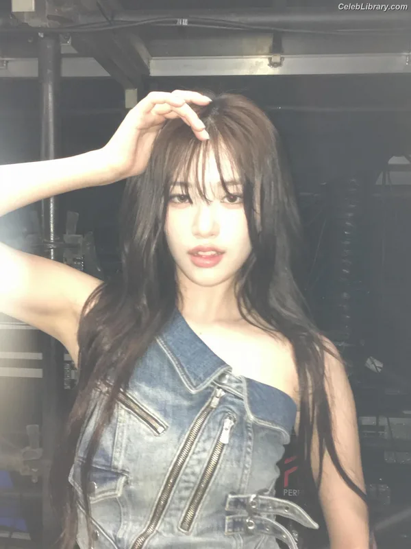 An Yujin photo 21 of 771