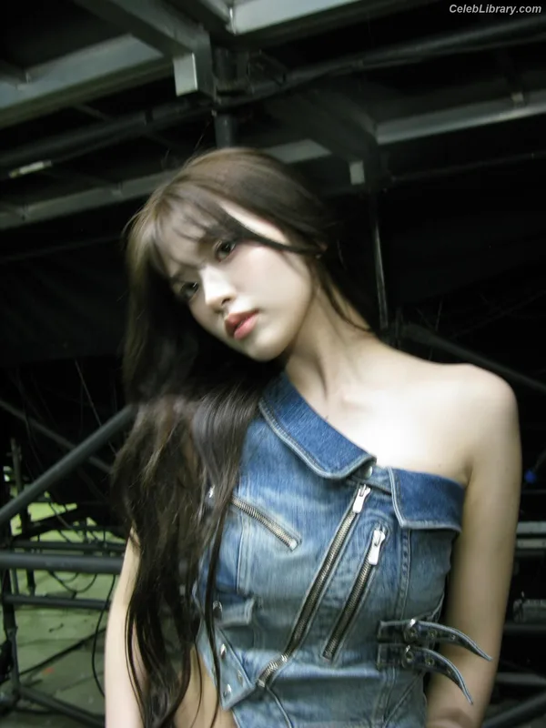An Yujin photo 2 of 771