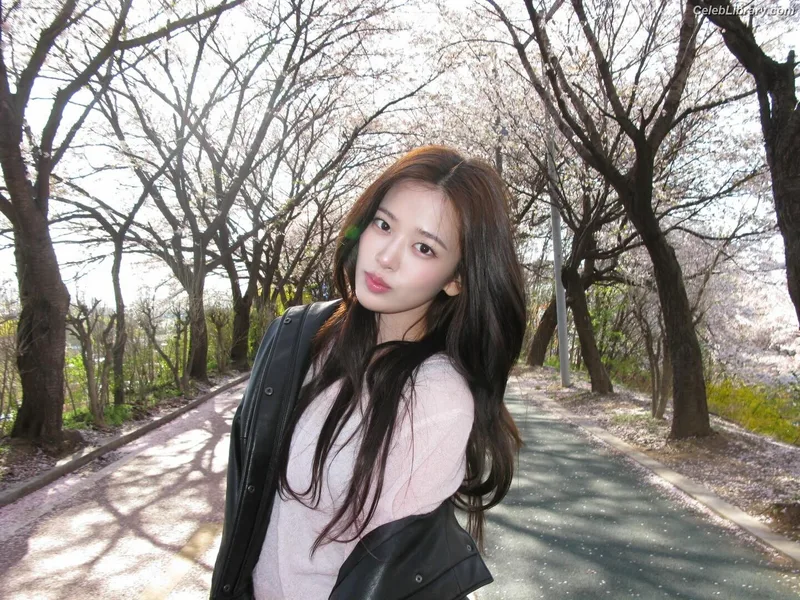 An Yujin photo 4 of 771