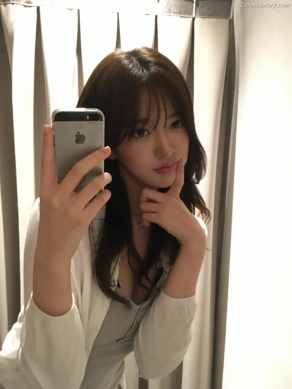 An Yujin photo 16 of 771