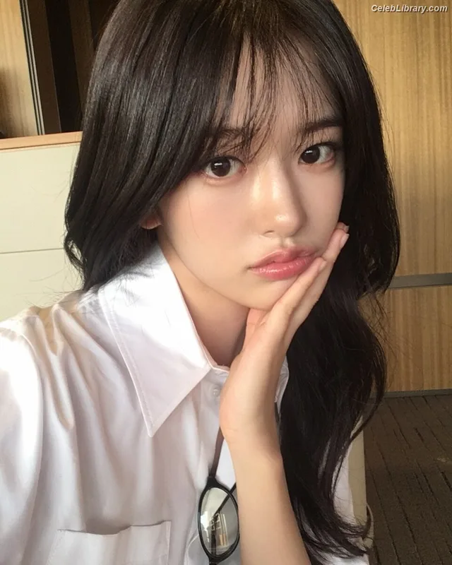 An Yujin photo 1 of 771