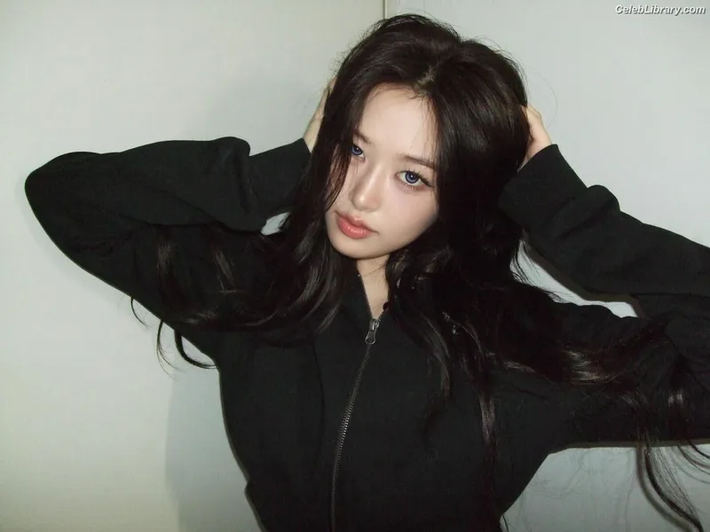 An Yujin photo 2 of 771
