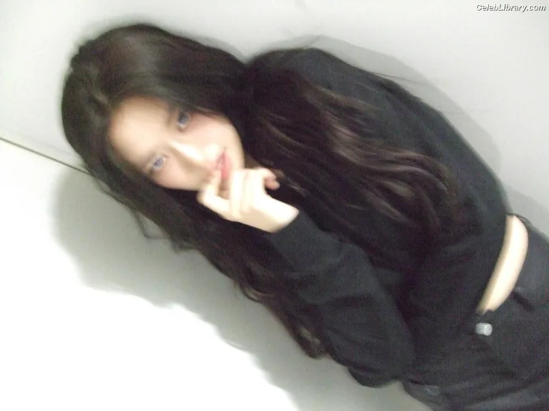 An Yujin photo 3 of 771