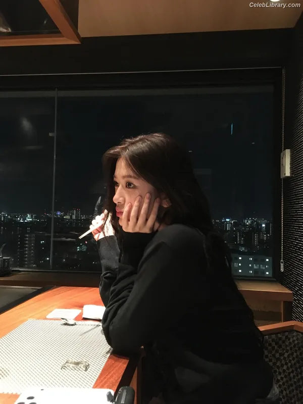 An Yujin photo 4 of 771