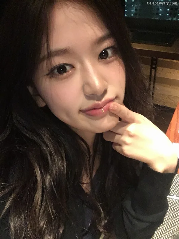 An Yujin photo 6 of 771