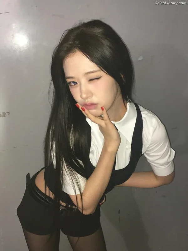 An Yujin photo 21 of 771