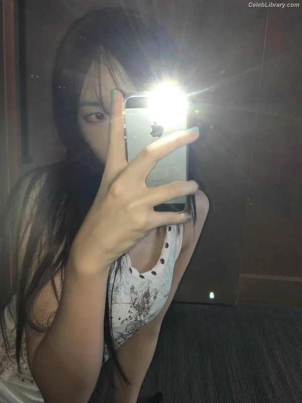 An Yujin photo 2 of 771