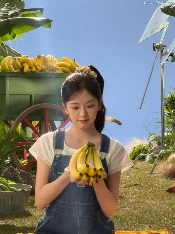 An Yujin photo 4 of 771