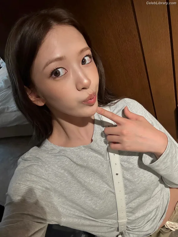 An Yujin photo 19 of 771