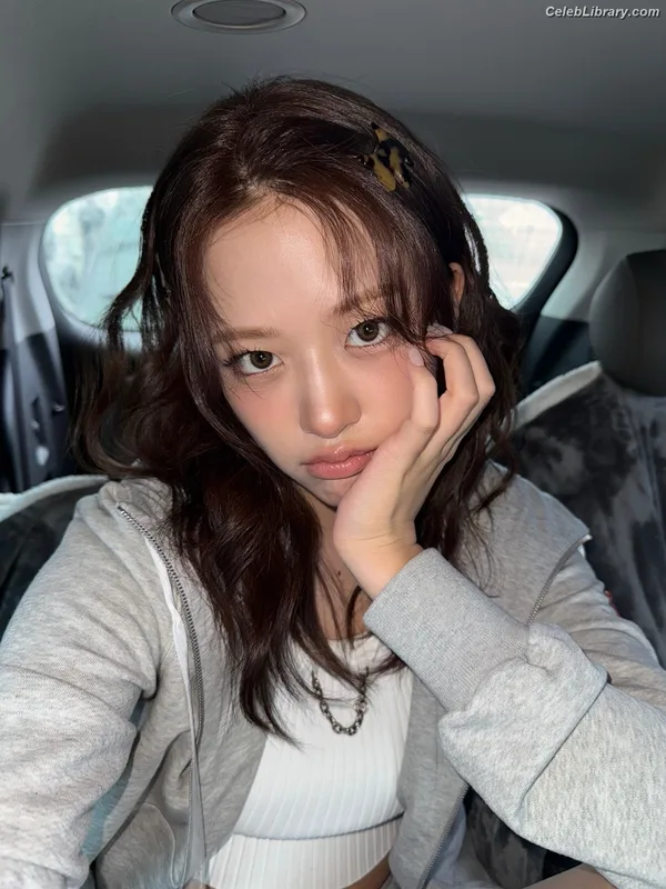 An Yujin photo 2 of 771