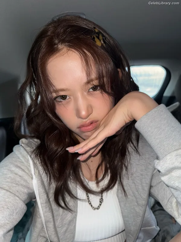 An Yujin photo 3 of 771