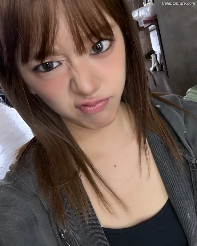 An Yujin photo 2 of 771