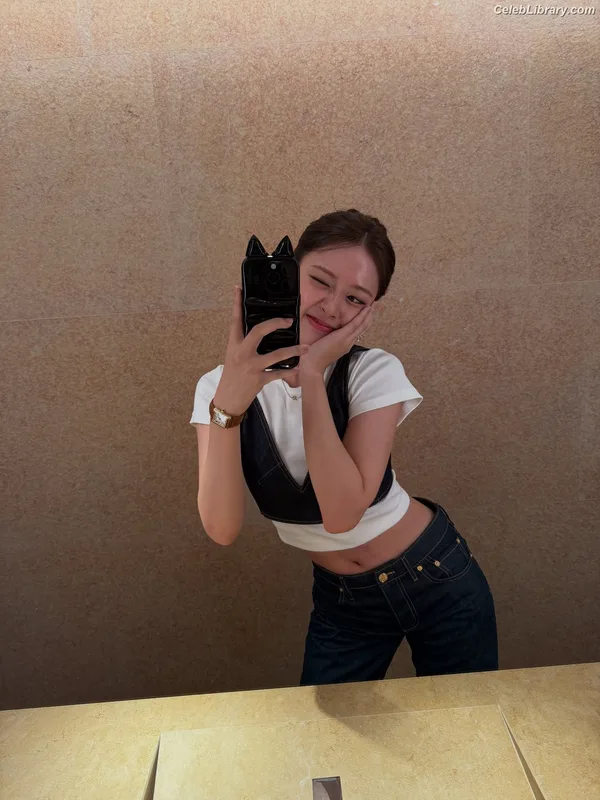 An Yujin photo 15 of 771
