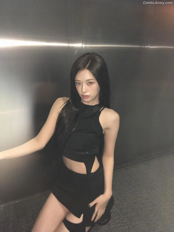 An Yujin photo 21 of 771