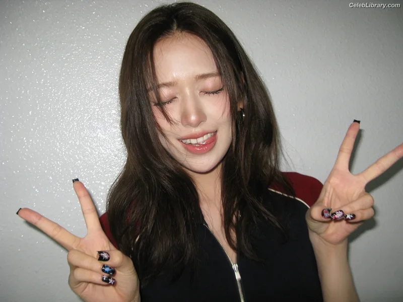 An Yujin photo 3 of 771