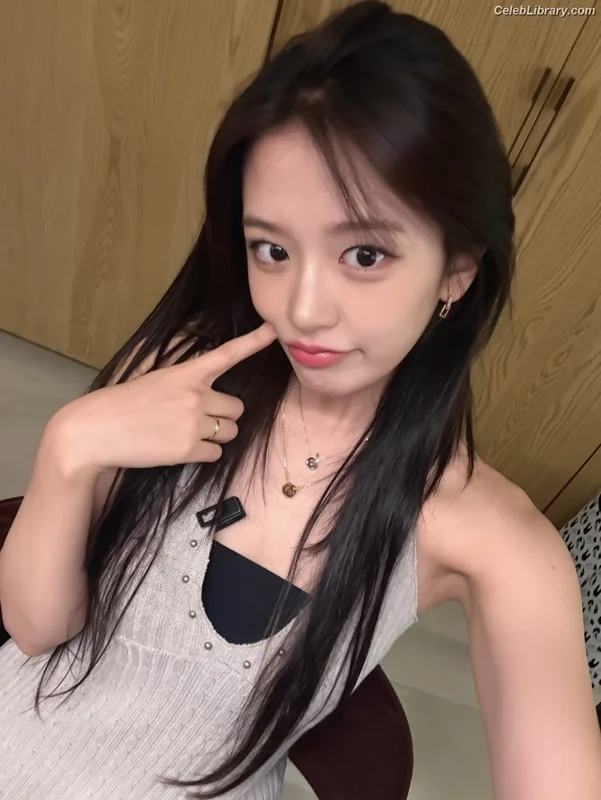An Yujin photo 15 of 771