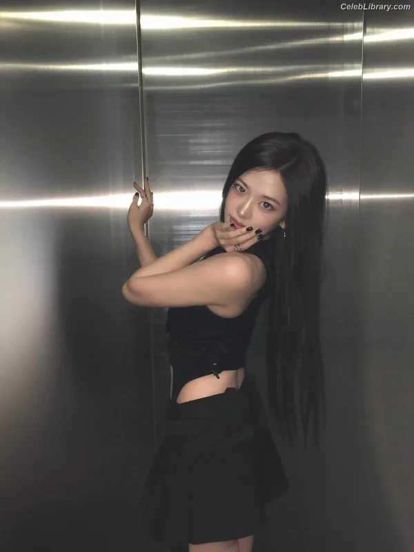 An Yujin photo 16 of 771