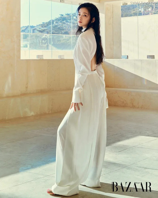 An Yujin photo 3 of 771