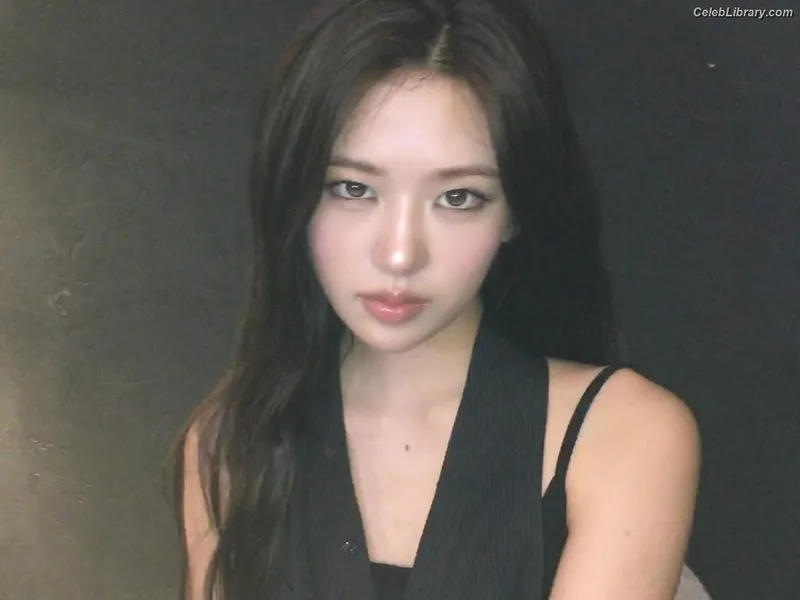 An Yujin photo 18 of 771