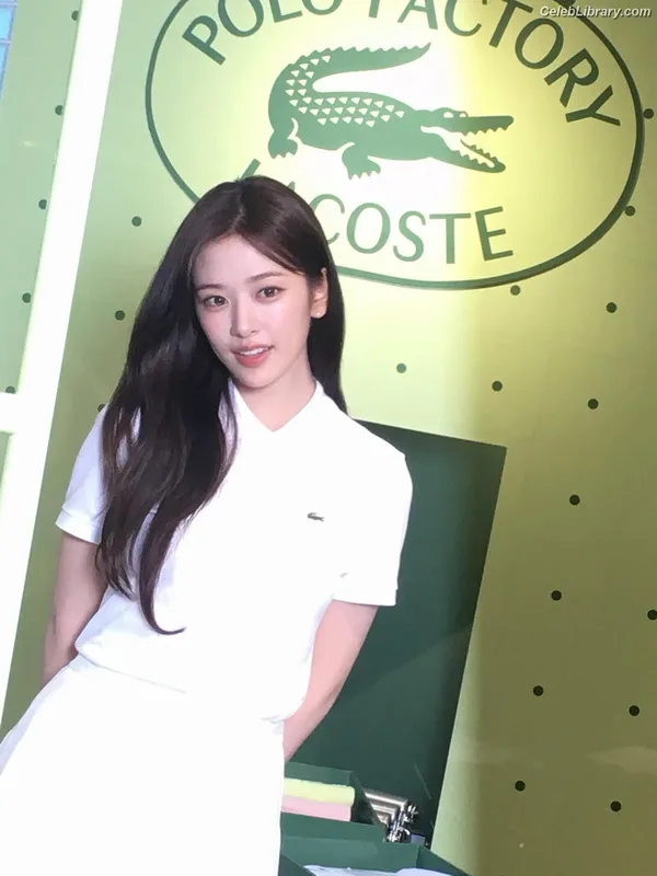 An Yujin photo 3 of 771