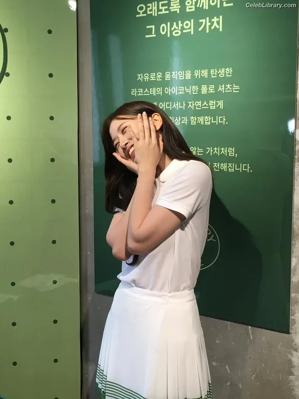 An Yujin photo 4 of 771