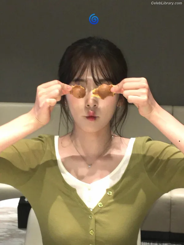 An Yujin photo 16 of 771