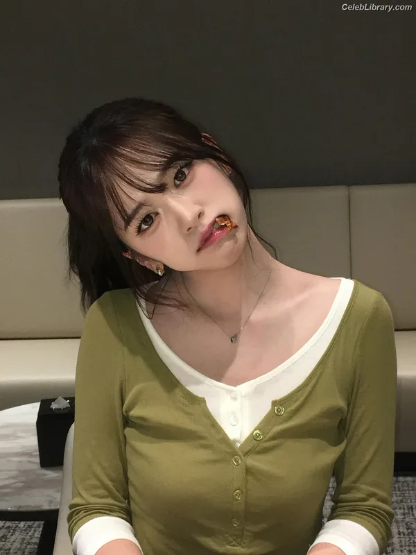 An Yujin photo 18 of 771