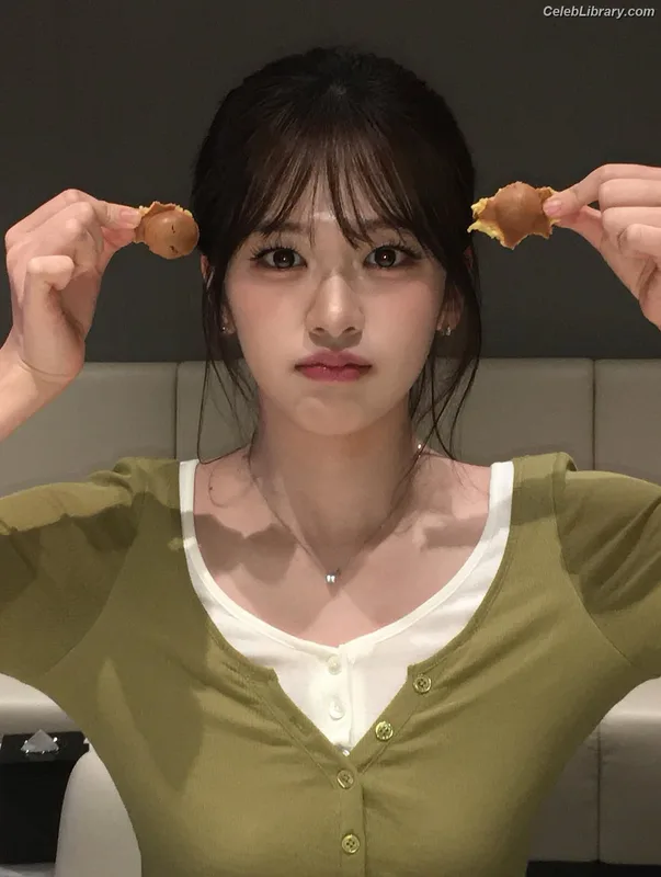 An Yujin photo 20 of 771