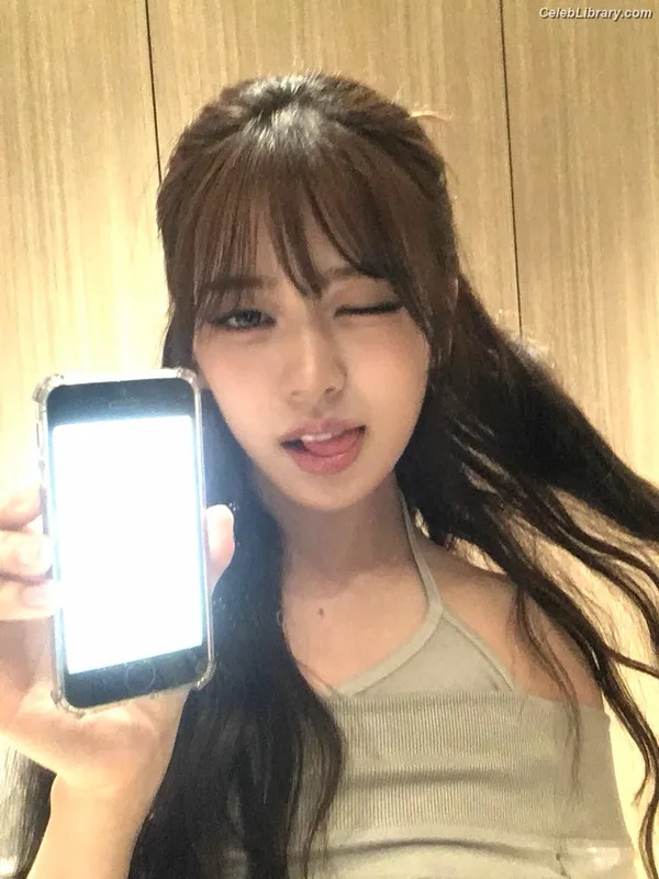 An Yujin photo 21 of 771