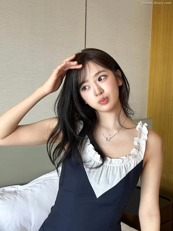 An Yujin photo 2 of 771
