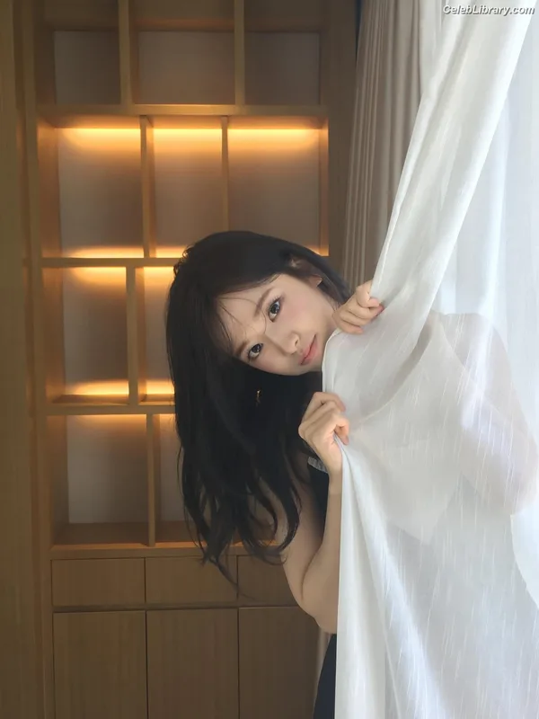 An Yujin photo 3 of 771