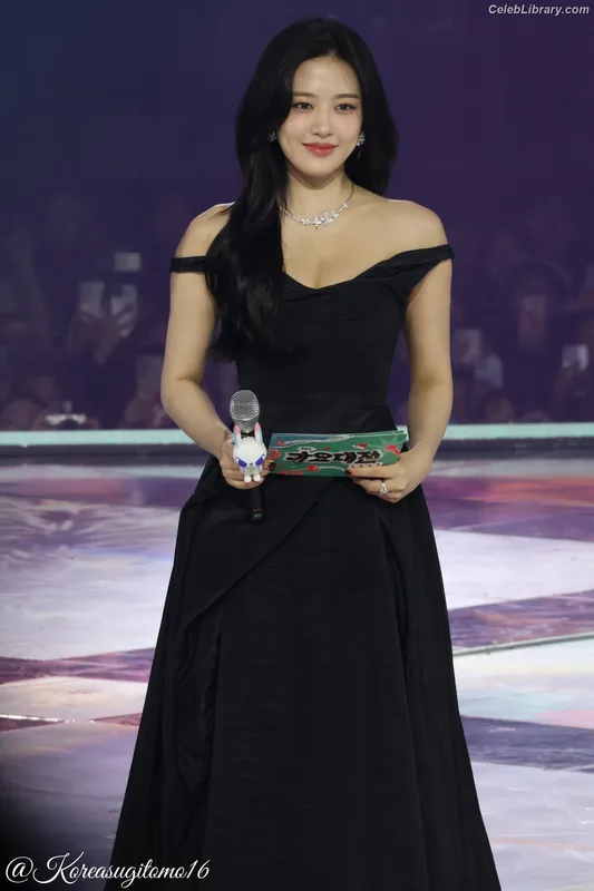 An Yujin photo 20 of 771