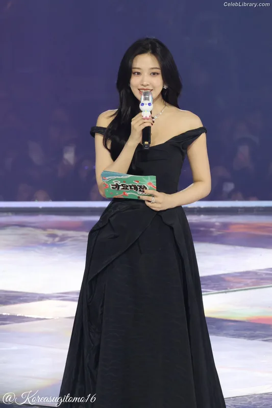 An Yujin photo 21 of 771