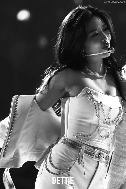 An Yujin photo 14 of 771