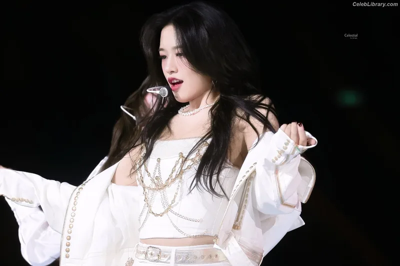 An Yujin photo 15 of 771
